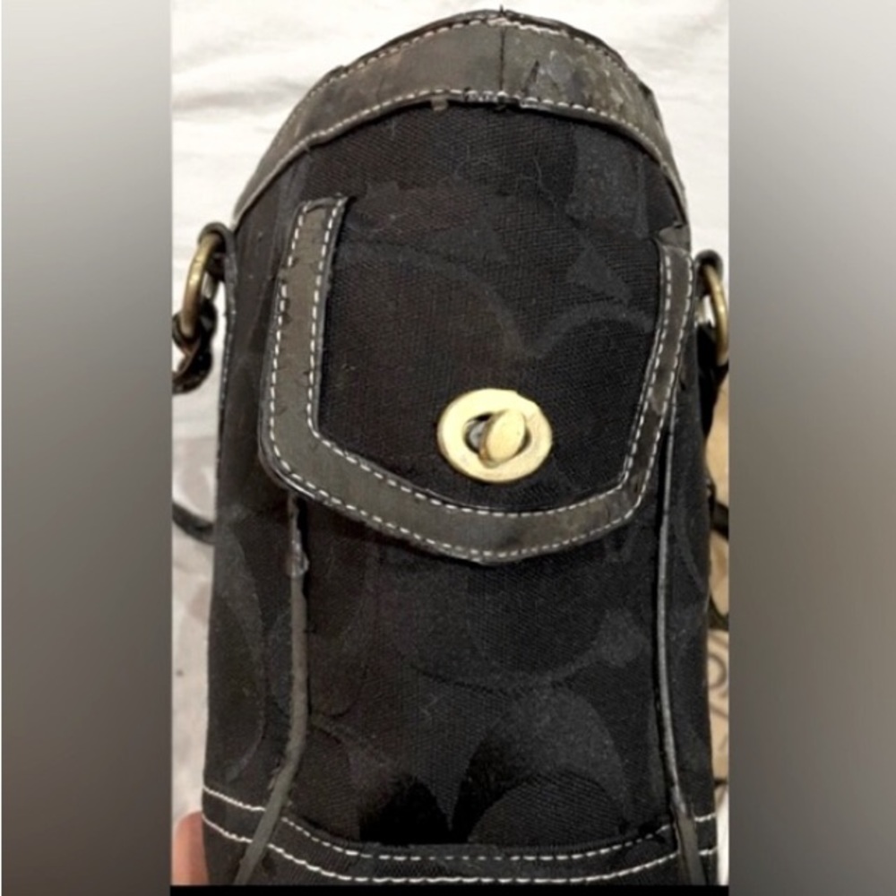 COAC H SHOULDER HANDBAG BLACK WITH TAN DUSTBAG SIZE 15x9 *ESTATE SALE FIND* - Picture 6 of 8